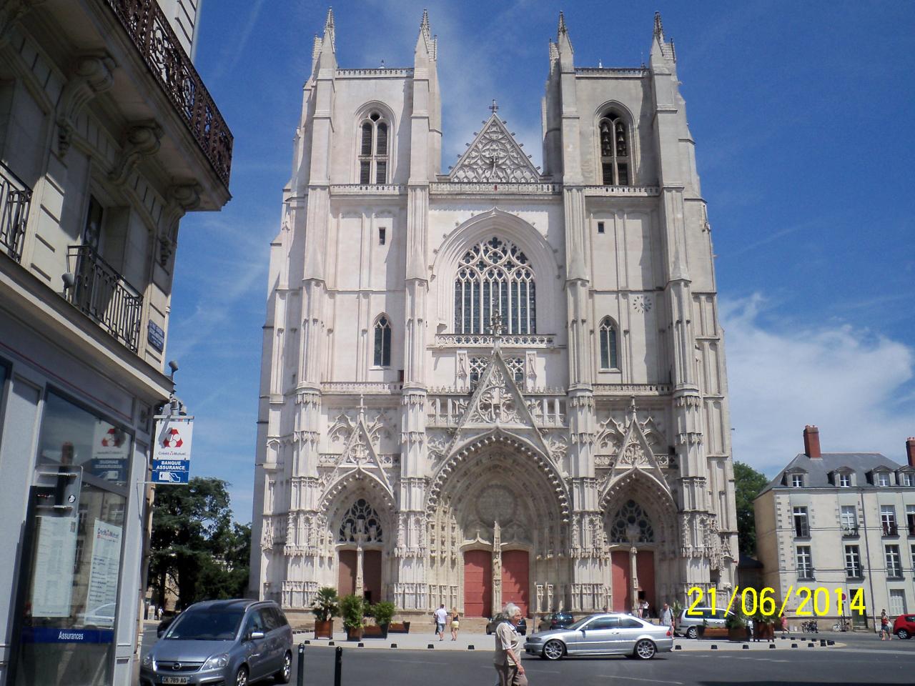 la cathédrale avec les gisants des parents d'Anne